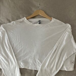 Vuori White Long Sleeve Crop Top